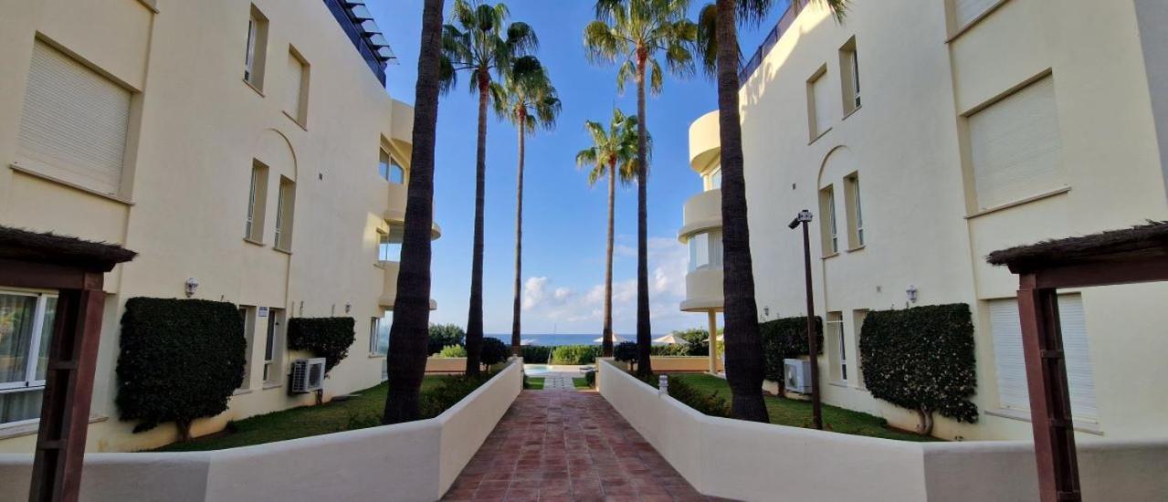 Beachfront Neptuno I, Complex,Views,Pool,Garden, Elviria Marbella Exterior photo