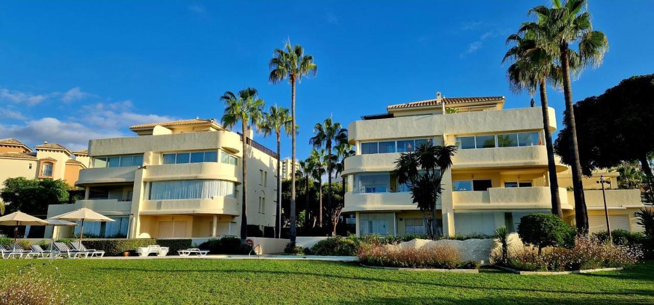 Beachfront Neptuno I, Complex,Views,Pool,Garden, Elviria Marbella Exterior photo