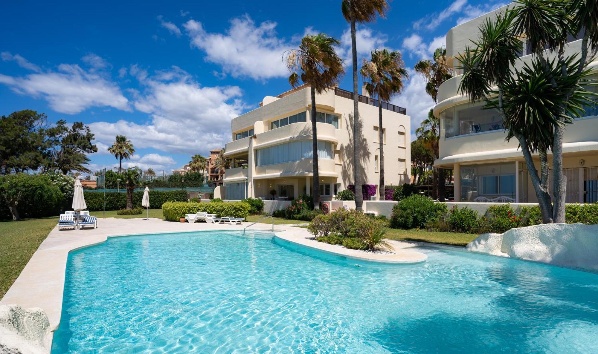 Beachfront Neptuno I, Complex,Views,Pool,Garden, Elviria Marbella Exterior photo